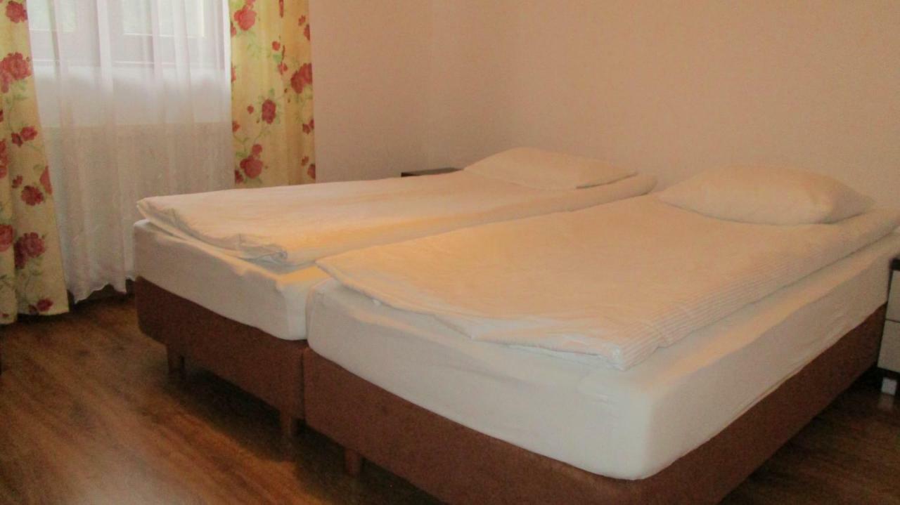 Hotel Gosciniec Klejnot Borowo Exterior foto