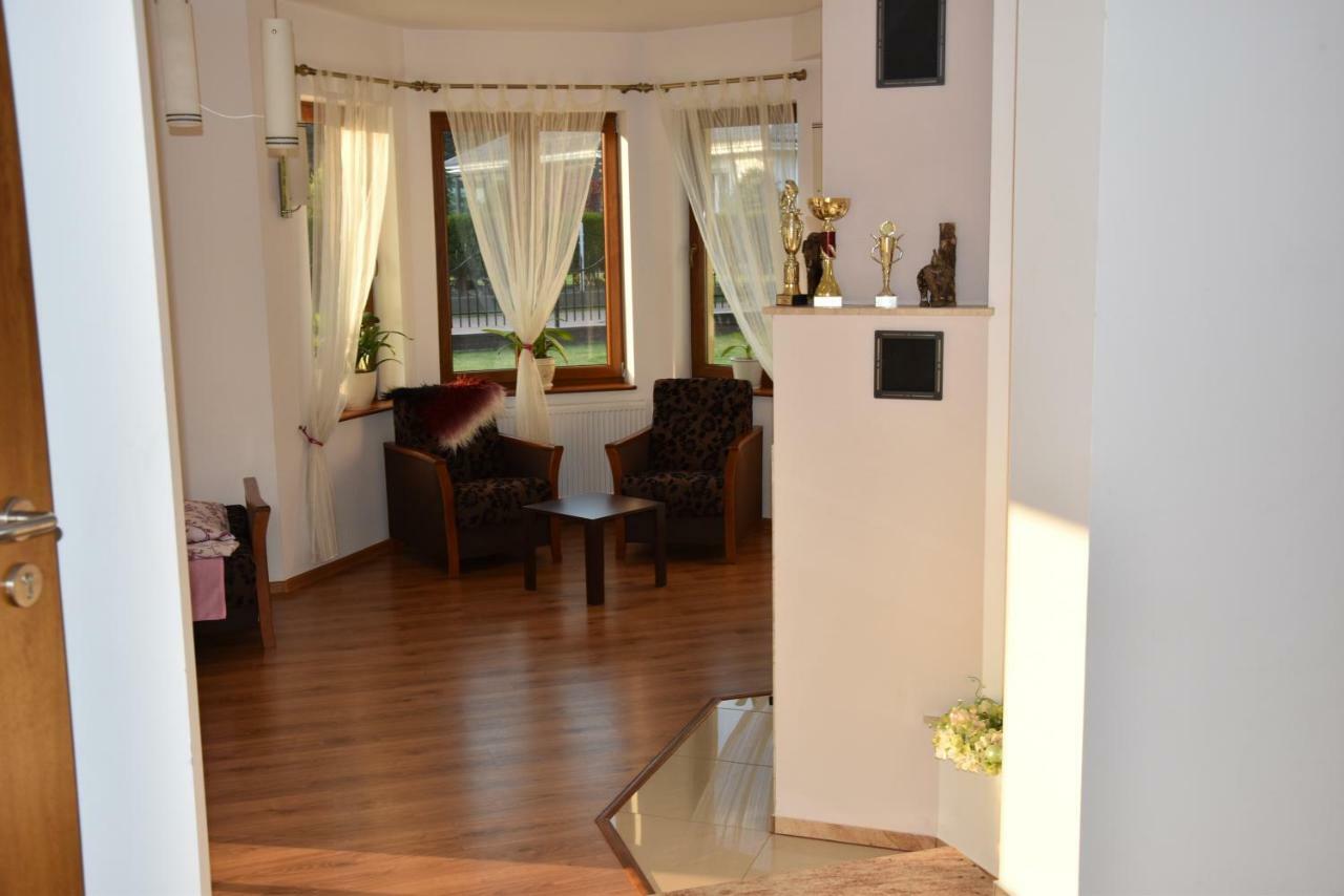 Hotel Gosciniec Klejnot Borowo Exterior foto